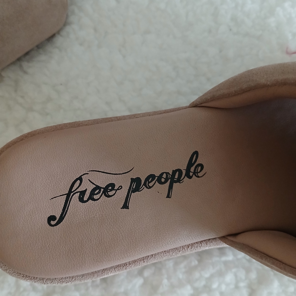 Free People Platform Slides - Picture 7 of 7
